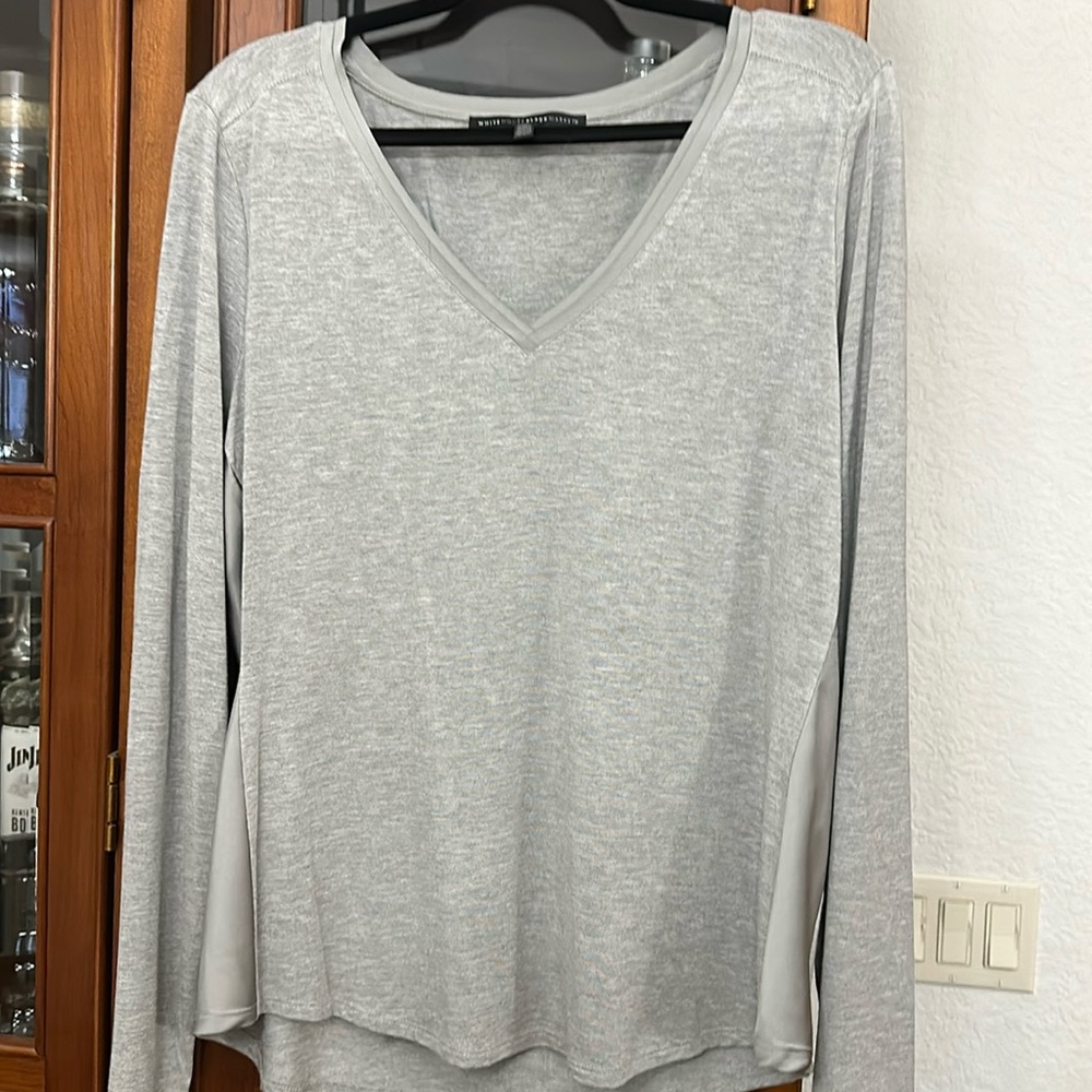 White House black market women’s gray sill trimmed long sleeve v-neck T-shirt